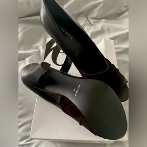 Nine West Expresso Size 11 Leather and Suede pumps